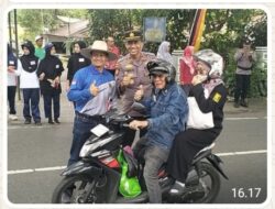 Semarak HUT RI ke-81, Polsek Lima Kaum Bersama Forkopimca Bagikan Bendera Merah Putih kepada Masyarakat