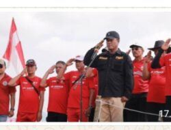 Semarak HUT RI ke 81, Bendera Raksasa Kembali Berkibar di Puncak Gunuang Kasumbo