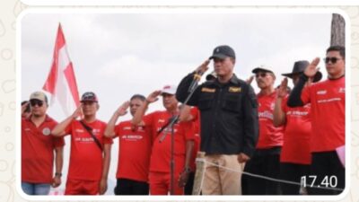 Semarak HUT RI ke 81, Bendera Raksasa Kembali Berkibar di Puncak Gunuang Kasumbo