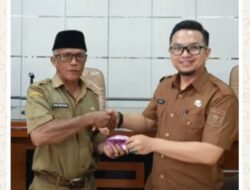 Penuh Haru, PNS BKPSDM Tanah Datar Mesri Dt. Paduko Rajo Masuki Masa Purna Tugas