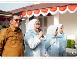 Lepas Kontingen Jambore PKK Tanah Datar, Bupati Eka Putra: Jaga Etika dan Nama Baik Daerah