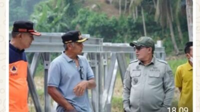 Bupati Eka Tinjau Progres Pembangunan Jembatan Bailey Tanjung Anau