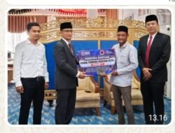 Warga Terdampak Bencana di Tanah Datar Terima DTH Tahap Pertama