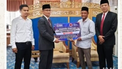 Warga Terdampak Bencana di Tanah Datar Terima DTH Tahap Pertama