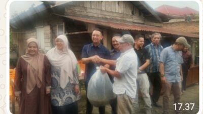 Anggota DPRD Provinsi Sumbar Fraksi Nasdem Serahkan Bantuan Bibit Lele di Sitakuak, Tanah Datar